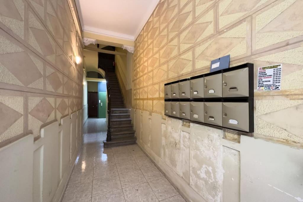 Bebarceloner Sants Apartments - 2 Bedrooms المظهر الخارجي الصورة